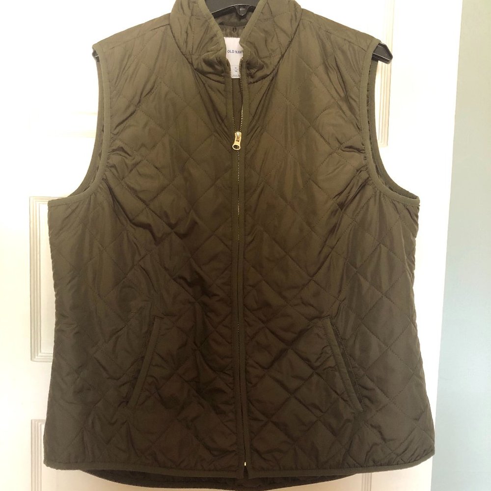 Old Navy thin quilted vest - sz XL